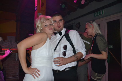 Die crazy Sims Party