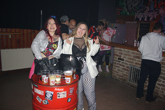 Bad Taste Party Teil 1