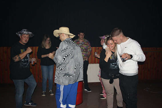 Bad Taste Party Teil 1
