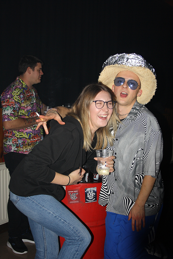 Bad Taste Party Teil 1